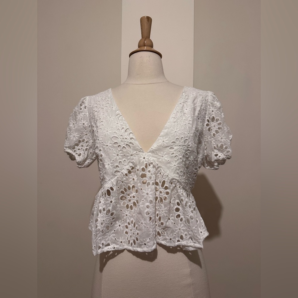 NWT Lulu’s White Eyelet Crop Open Back Puff Sleeve Top Size Large